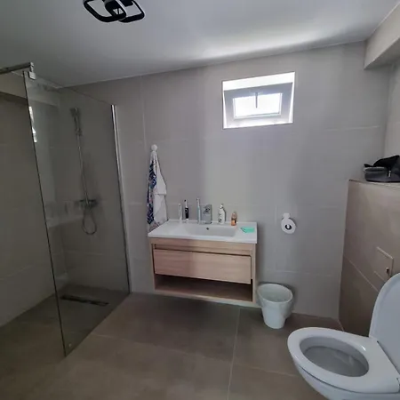 Casa Popa Albatrosului Nr 40 *